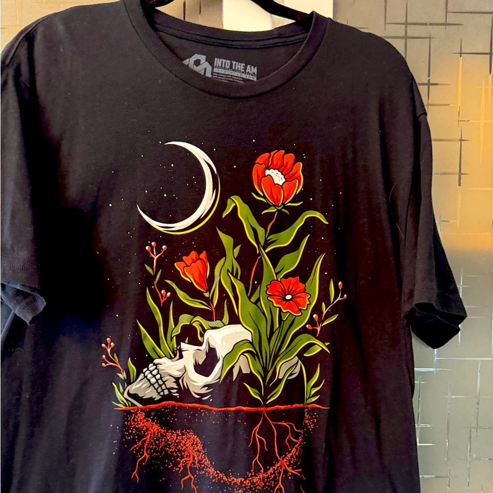 Men’s INTO THE AM graphic T-shirt